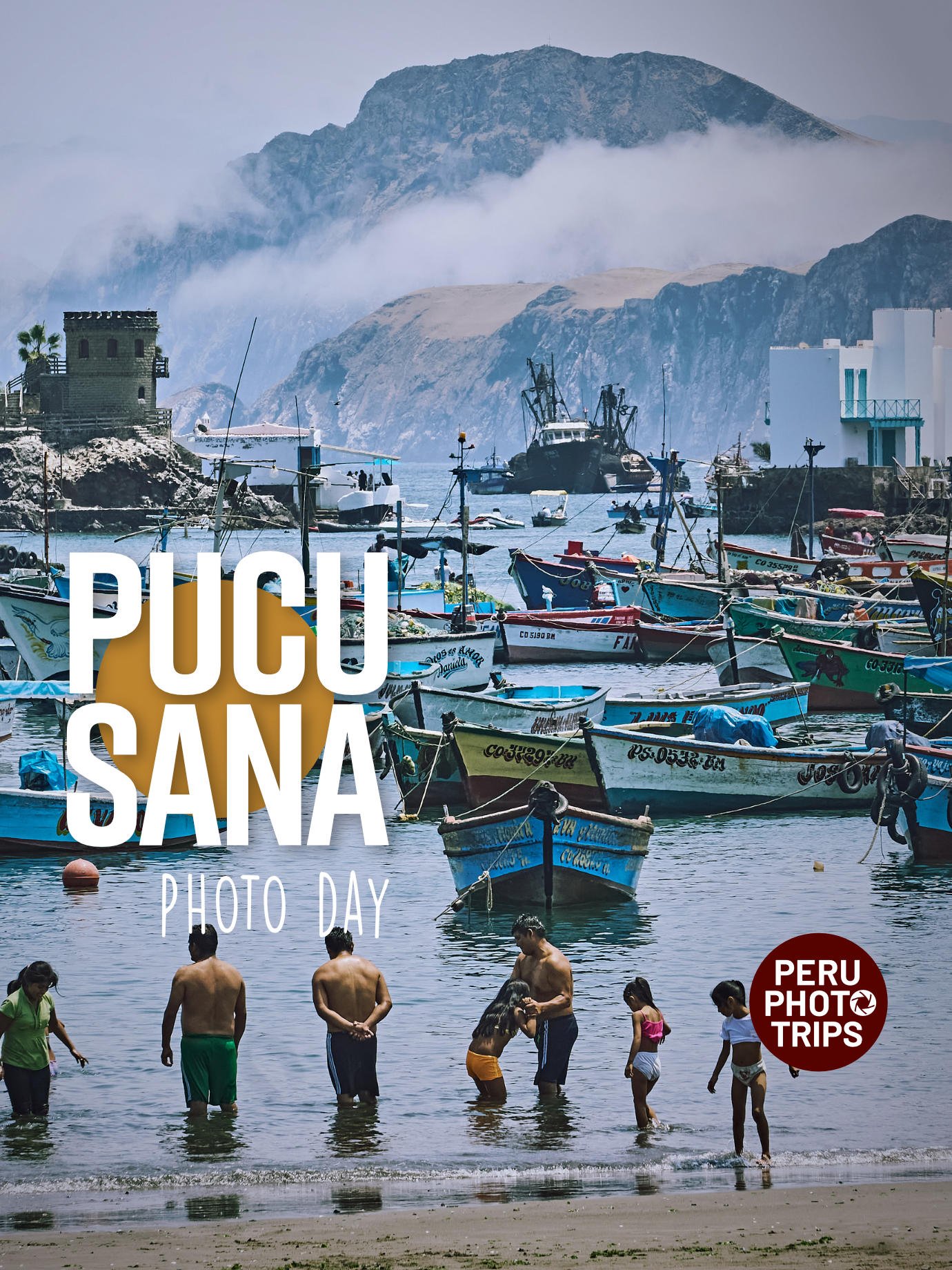 PHOTO DAY PUCUSANA BIRDS AND FISHING BOATS